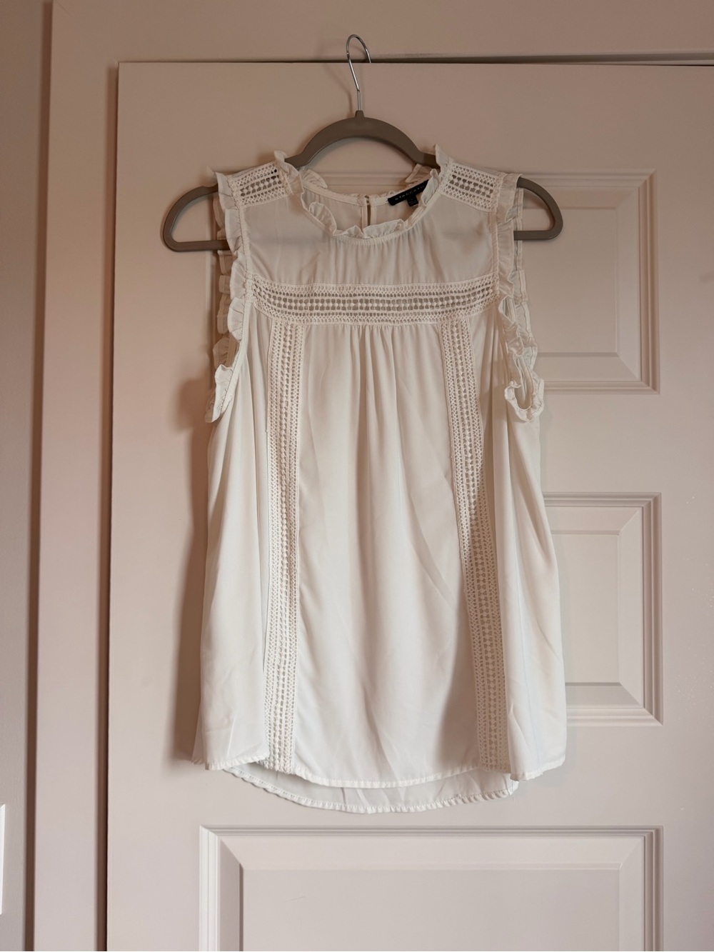 Women's White Sleeveless top. Large.